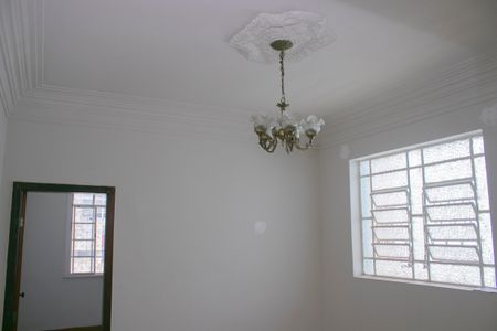 Casa à venda com 100m², 4 quartos e sem vaga