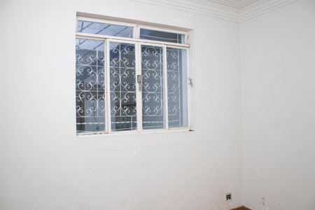 Casa à venda com 100m², 4 quartos e sem vaga