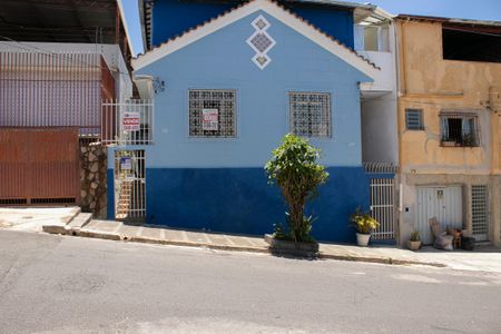 Casa à venda com 100m², 4 quartos e sem vaga