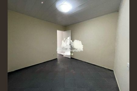 Casa à venda com 107m², 4 quartos e sem vaga