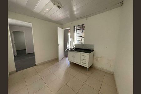 Casa à venda com 107m², 4 quartos e sem vaga