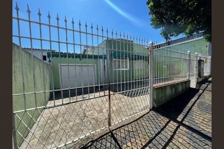 Casa à venda com 107m², 4 quartos e sem vaga