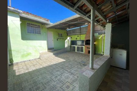 Casa à venda com 107m², 4 quartos e sem vaga