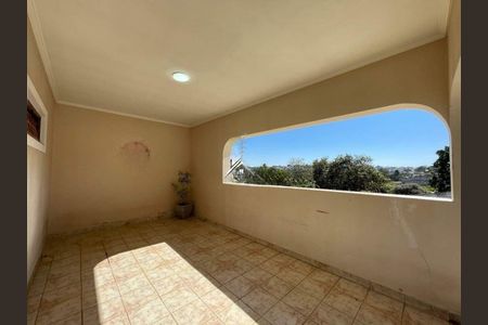 Casa à venda com 274m², 3 quartos e 15 vagas