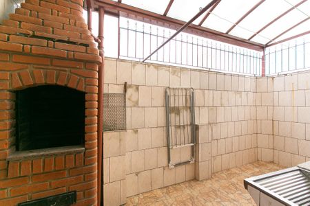 Casa à venda com 140m², 3 quartos e 2 vagas Casa à venda com 140m², 3 quartos e 2 vagasChurrasqueira