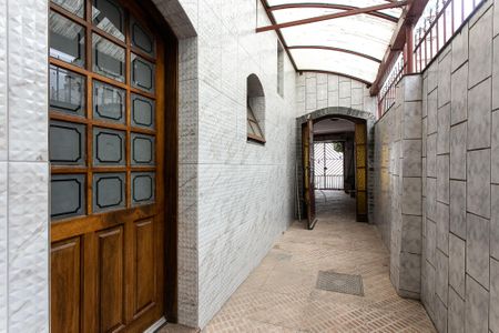 Casa à venda com 140m², 3 quartos e 2 vagas Casa à venda com 140m², 3 quartos e 2 vagasCorredor