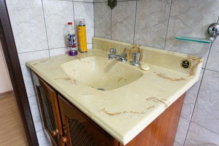 Casa à venda com 140m², 3 quartos e 2 vagas Casa à venda com 140m², 3 quartos e 2 vagasBanheiro 1