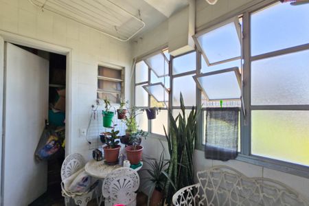 Apartamento à venda com 110m², 3 quartos e 1 vagaÁrea de Serviço