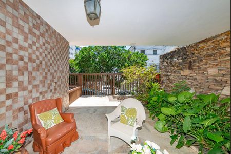 Casa à venda com 440m², 5 quartos e 3 vagasVaranda