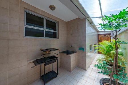 Casa à venda com 440m², 5 quartos e 3 vagasÁrea de Serviço