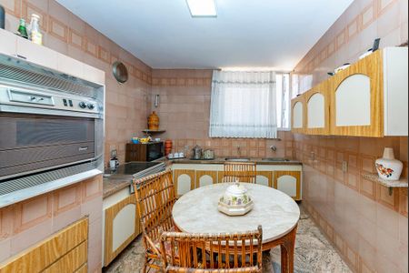 Casa à venda com 440m², 5 quartos e 3 vagasCozinha 2