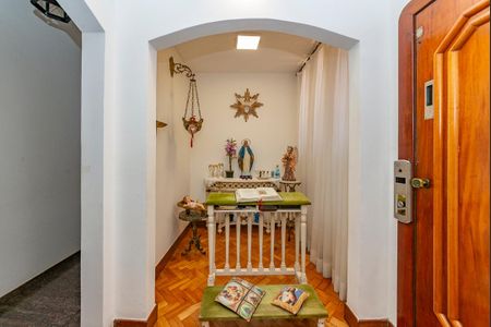 Casa à venda com 440m², 5 quartos e 3 vagasCorredor