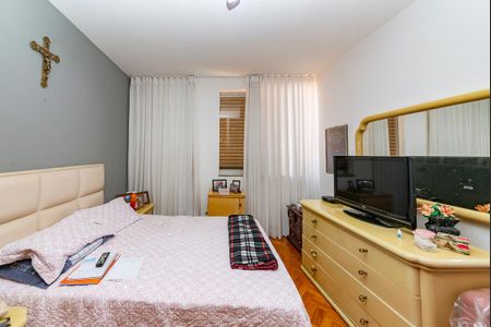 Casa à venda com 440m², 5 quartos e 3 vagasSuíte 1