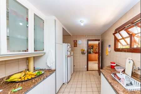 Casa à venda com 440m², 5 quartos e 3 vagasCozinha 