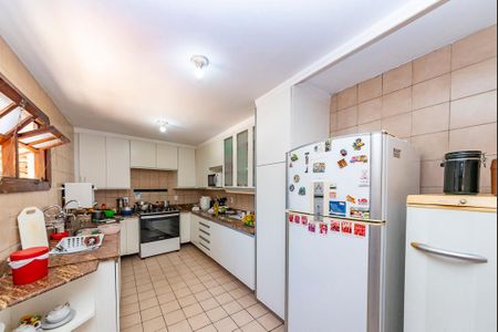 Casa à venda com 440m², 5 quartos e 3 vagasCozinha 