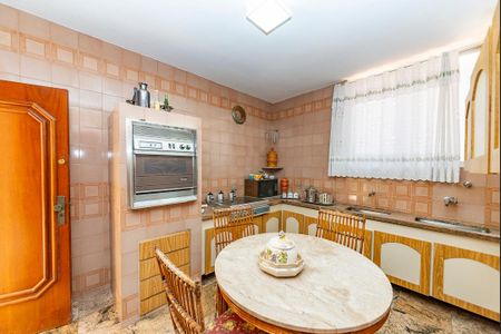 Casa à venda com 440m², 5 quartos e 3 vagasCozinha 2