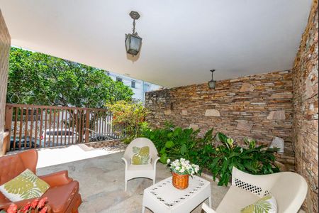 Casa à venda com 440m², 5 quartos e 3 vagasVaranda