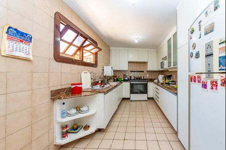 Casa à venda com 440m², 5 quartos e 3 vagasCozinha 