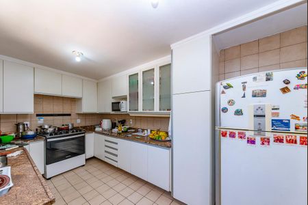 Casa à venda com 440m², 5 quartos e 3 vagasCozinha 