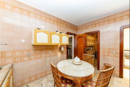 Casa à venda com 440m², 5 quartos e 3 vagasCozinha 2