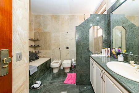 Casa à venda com 440m², 5 quartos e 3 vagasBanheiro da Suíte 1