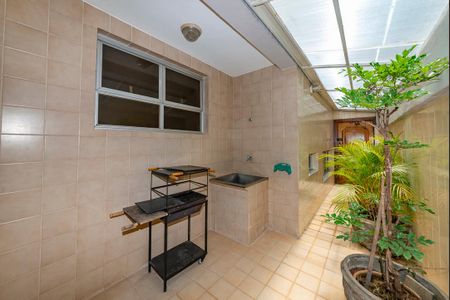 Casa à venda com 440m², 5 quartos e 3 vagasÁrea de Serviço