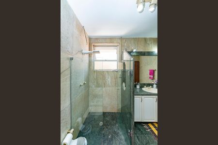 Casa à venda com 440m², 5 quartos e 3 vagasBanheiro da Suíte 1