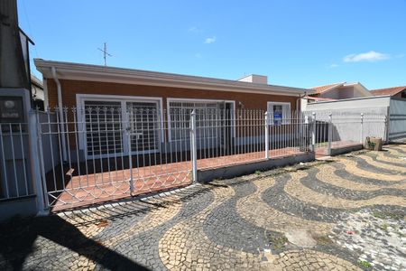 Casa à venda com 144m², 2 quartos e 2 vagasFachada / Placa