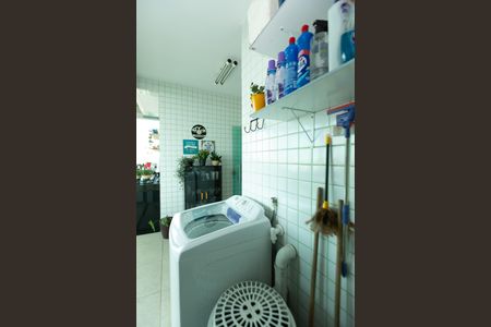 Apartamento à venda com 230m², 3 quartos e 3 vagasarea de serviço piso 2