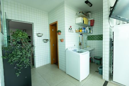 Apartamento à venda com 230m², 3 quartos e 3 vagasarea de serviço piso 2