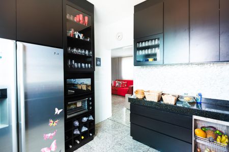 Apartamento à venda com 230m², 3 quartos e 3 vagasCozinha piso 1
