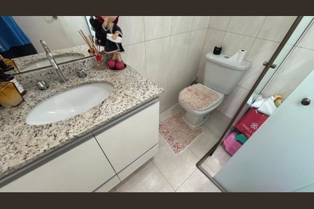 Apartamento à venda com 208m², 3 quartos e 2 vagas Apartamento à venda com 208m², 3 quartos e 2 vagasBanheiro da Suíte
