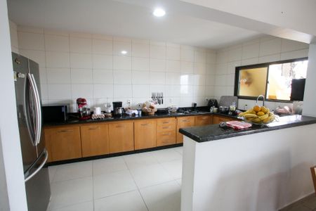 Casa à venda com 700m², 6 quartos e 6 vagasCozinha