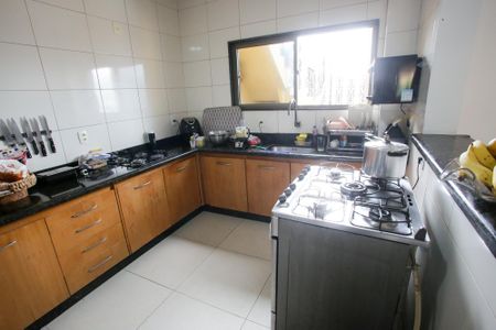 Casa à venda com 700m², 6 quartos e 6 vagasCozinha