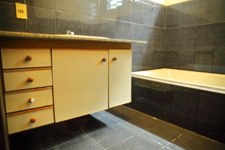 Casa à venda com 120m², 2 quartos e 2 vagasBanheiro (Casa 1) 