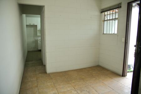 Casa à venda com 120m², 2 quartos e 2 vagasSala ( casa 2 ) 