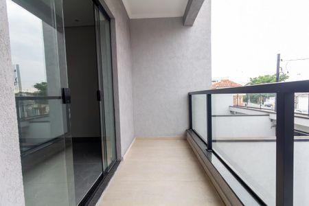 Casa à venda com 150m², 3 quartos e 2 vagas Casa à venda com 150m², 3 quartos e 2 vagasVaranda