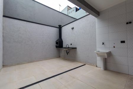 Casa à venda com 150m², 3 quartos e 2 vagas Casa à venda com 150m², 3 quartos e 2 vagasQuintal e área de serviço