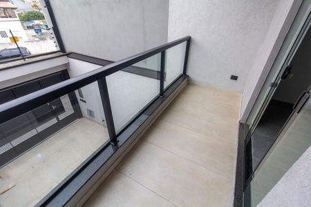 Casa à venda com 150m², 3 quartos e 2 vagas Casa à venda com 150m², 3 quartos e 2 vagasVaranda