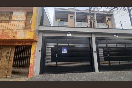 Casa à venda com 150m², 3 quartos e 2 vagas Casa à venda com 150m², 3 quartos e 2 vagasFachada