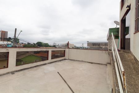 Casa à venda com 390m², 12 quartos e 8 vagas Casa à venda com 390m², 12 quartos e 8 vagasVaranda