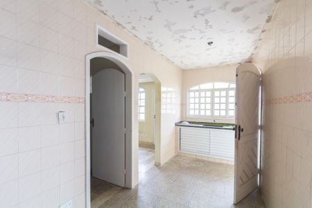 Casa à venda com 390m², 12 quartos e 8 vagas Casa à venda com 390m², 12 quartos e 8 vagasCozinha 2