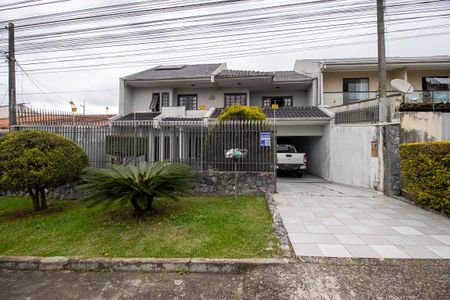 Casa para alugar com 287m², 4 quartos e 5 vagas Casa para alugar com 287m², 4 quartos e 5 vagasFachada
