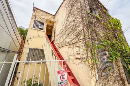 Casa à venda com 240m², 4 quartos e 2 vagasFachada + Plaquinha