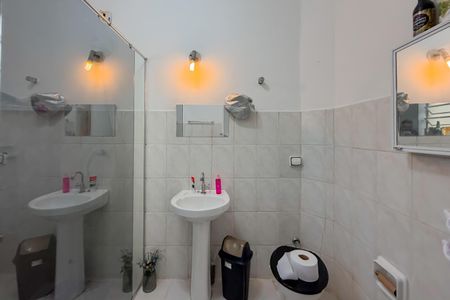 Casa à venda com 240m², 4 quartos e 2 vagasCasa 2 - Banheiro