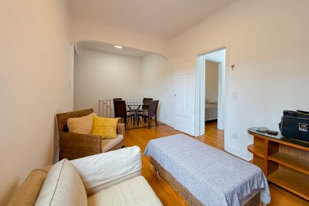 Casa à venda com 240m², 4 quartos e 2 vagasSala