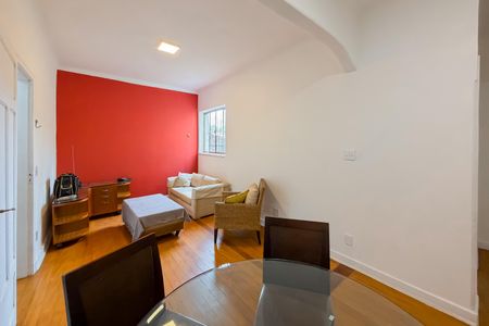 Casa à venda com 240m², 4 quartos e 2 vagasSala