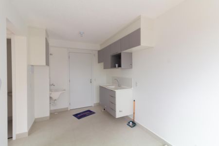 Sala/Cozinha de apartamento para alugar com 2 quartos, 31m² em Vila Carmosina, São Paulo