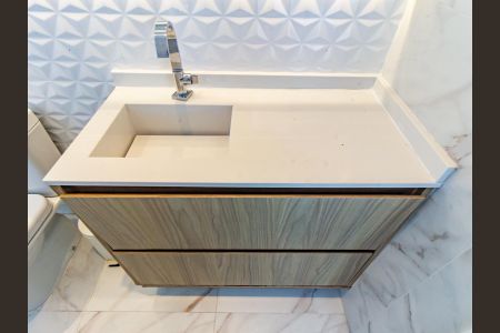 Casa de condomínio à venda com 100m², 2 quartos e 1 vaga Casa de condomínio à venda com 100m², 2 quartos e 1 vagaBanheiro da Suíte 1