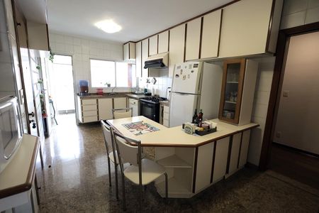 Apartamento à venda com 140m², 3 quartos e 2 vagasCozinha